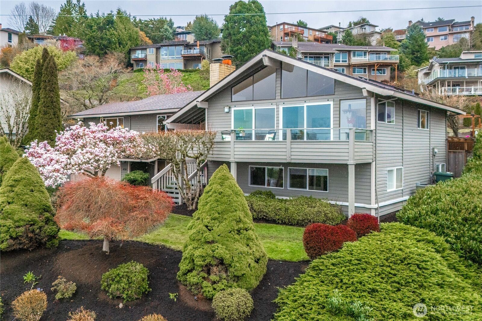 Property Photo:  4538  Somerset Drive SE  WA 98006 