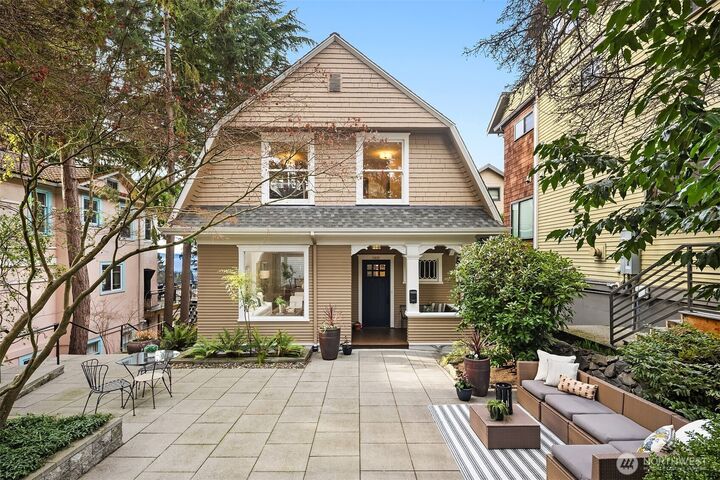 Property Photo:  1937  7th Avenue W  WA 98119 