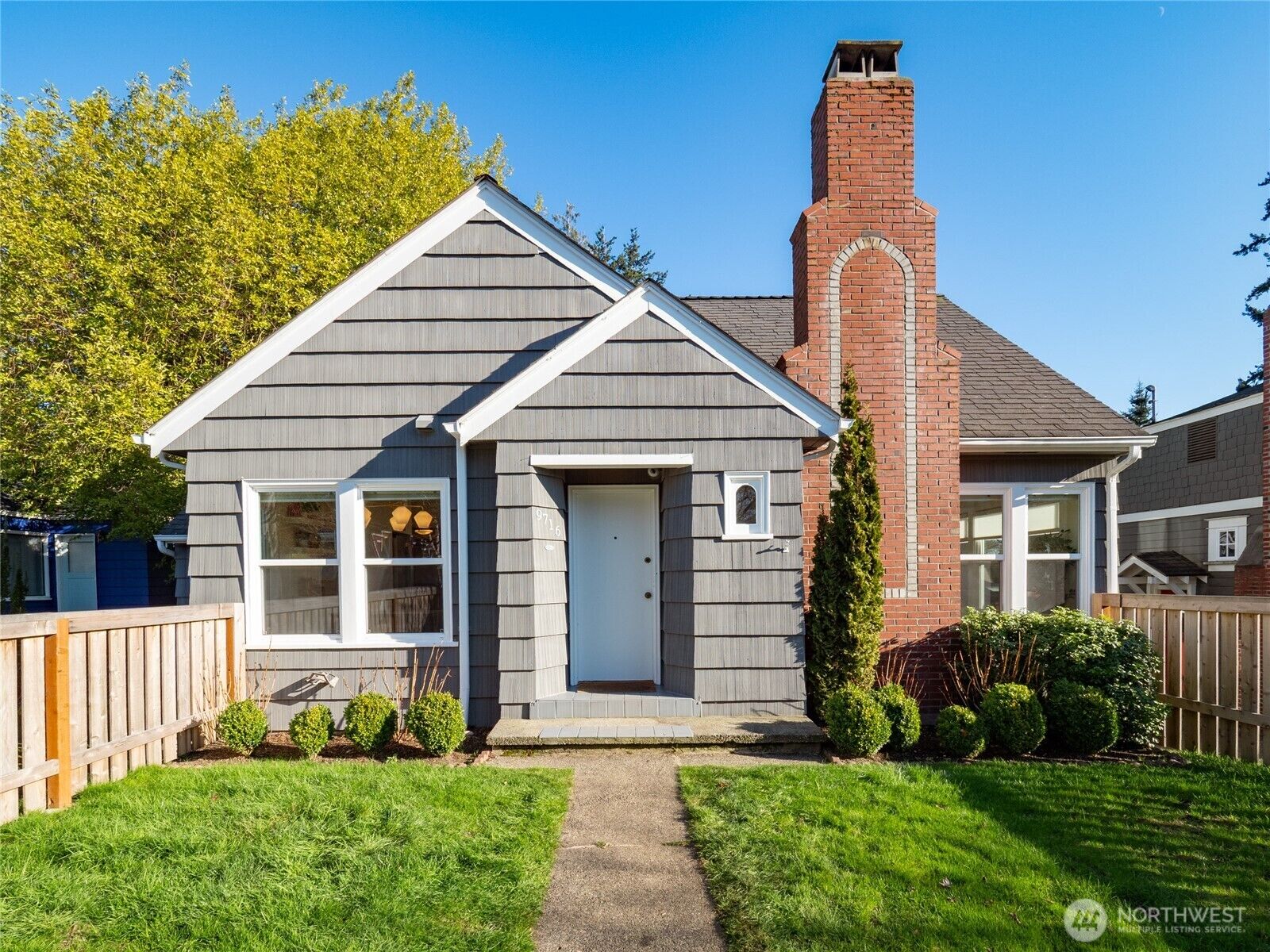 Property Photo:  9716  Dayton Avenue N  WA 98103 