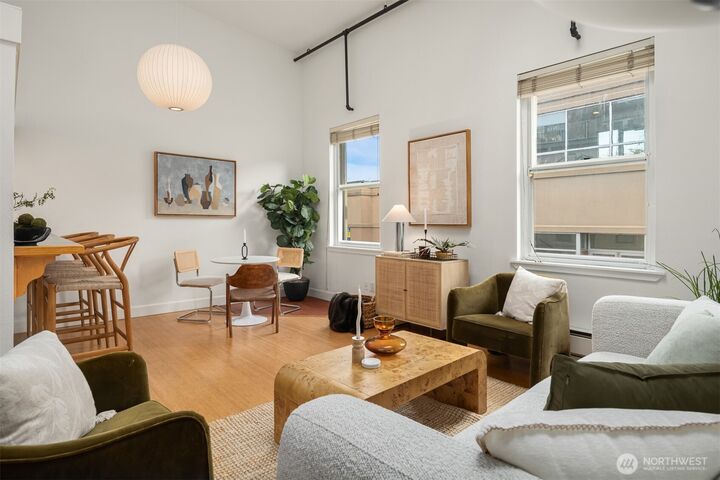 Property Photo: 1406 Harvard Avenue 7 WA 98122