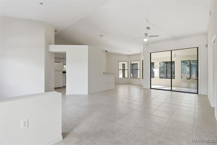 Property Photo:  1724 E McKinley Street  FL 34442 