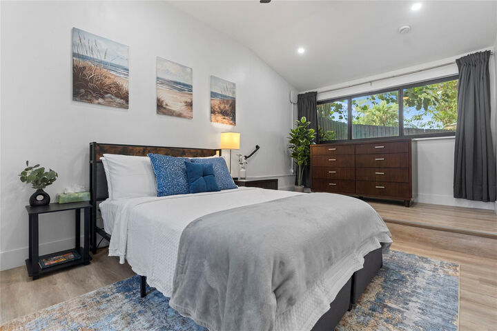 Property Photo:  719 NE 36th Street  FL 33334 