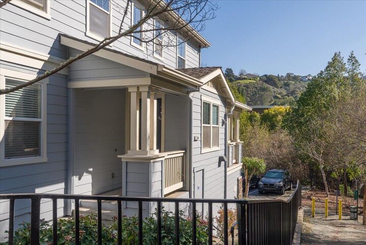 Property Photo:  1100 Live Oak Way 1104  CA 94002 