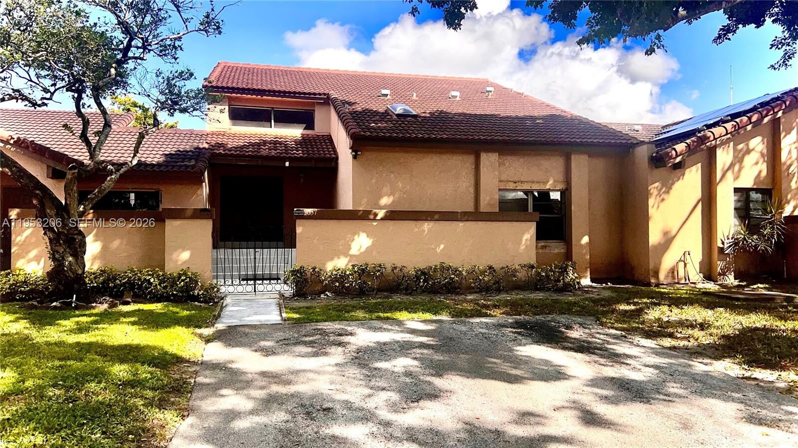 Property Photo: 6637 NW 178th Ter FL 33015