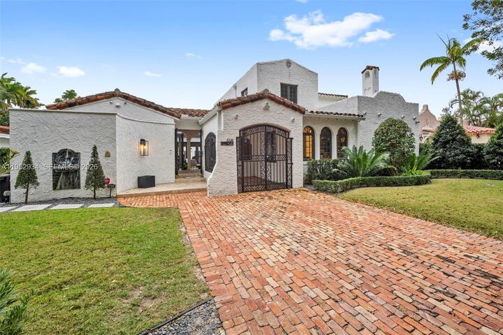 Property Photo:  1236 Obispo Ave  FL 33134 