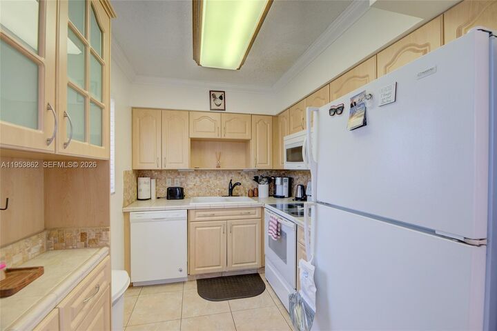 Property Photo:  920 SW 10th Ter 12ar  FL 33009 