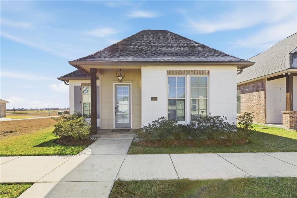 Property Photo:  3021 Forestwood Drive  LA 70607 