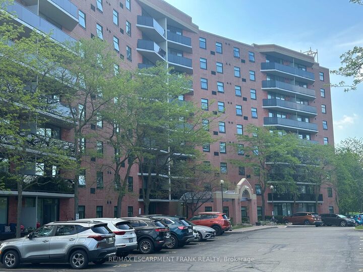 9 Bonheur Court 808 — photo 1