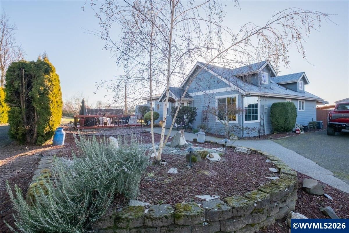 Property Photo: 1005 Foxglove Ln OR 97362