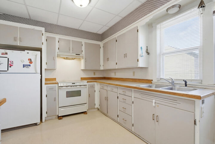 Property Photo:  608 S 1st Street  SD 57401 
