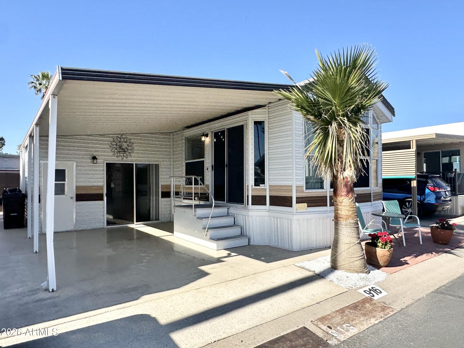 Property Photo:  916 S Mineshaft Drive  AZ 85119 