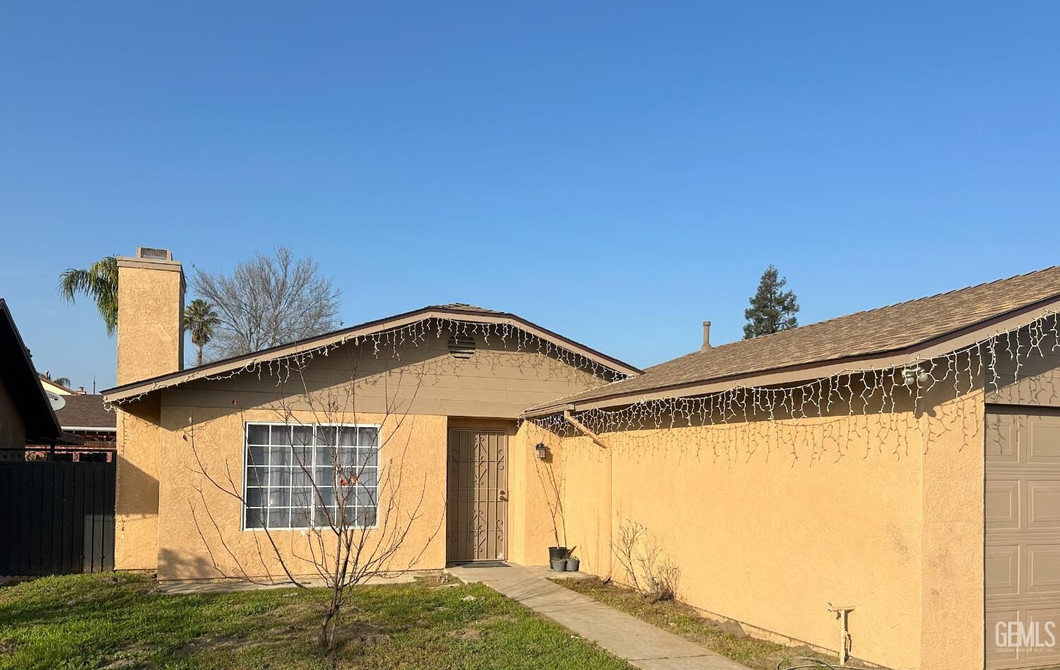 Property Photo:  1916 Magdelena Avenue  CA 93307 
