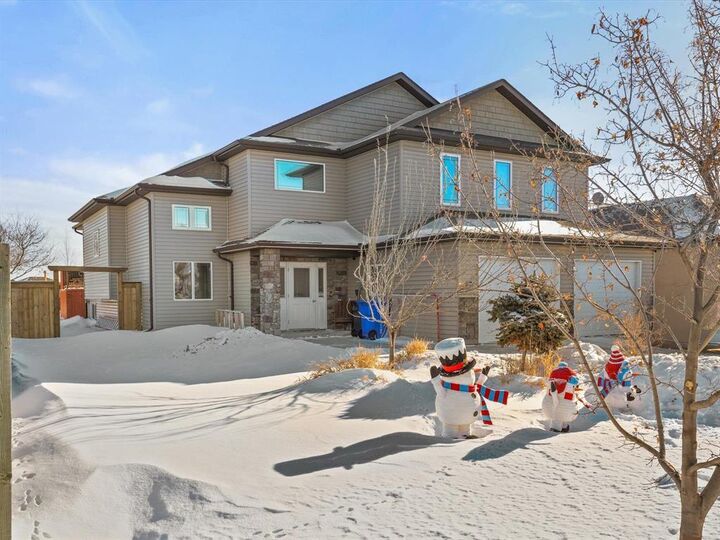 Property Photo:  28 Ellington Way  MB R0A 1E0 