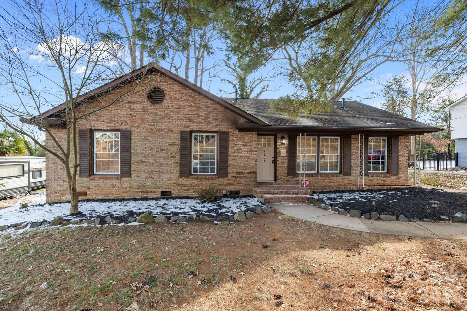 Property Photo:  7101 Woodstock Drive  NC 28210 
