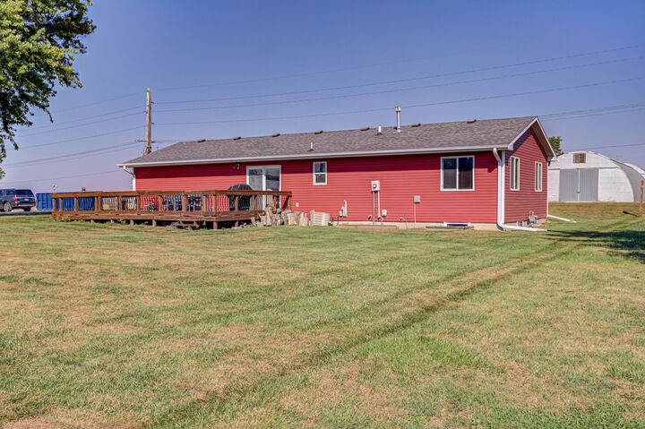 Property Photo:  580 Lyon Street  IA 50130 