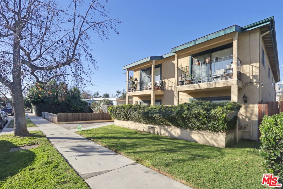 Property Photo: 5429 Troost CA 91601