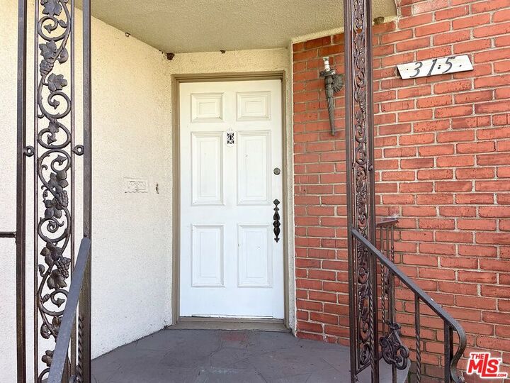 Property Photo: 315 N Formosa Ave CA 90036