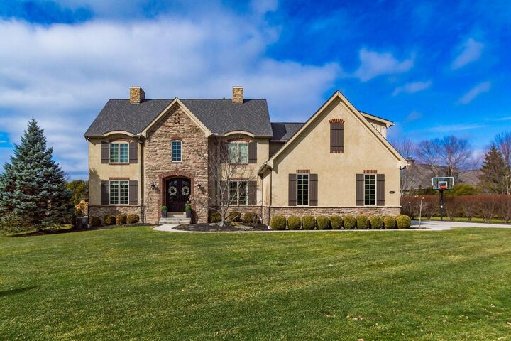 Property Photo: 9338 Deer Path Court OH 43065