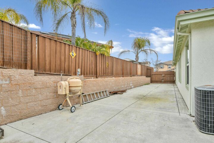 Property Photo:  5650 Rosscommon Way  CA 94531 
