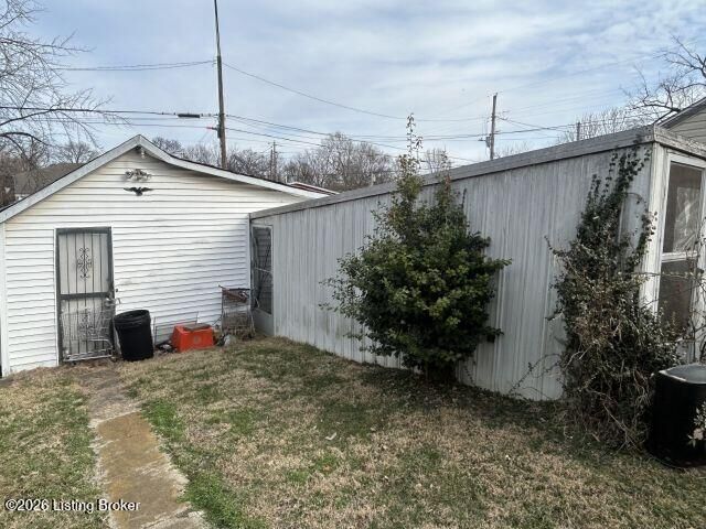 Property Photo:  1103 Lincoln Ave  KY 40208 