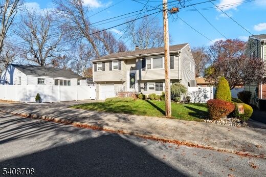 Property Photo:  325 Orchard St  NJ 07065 