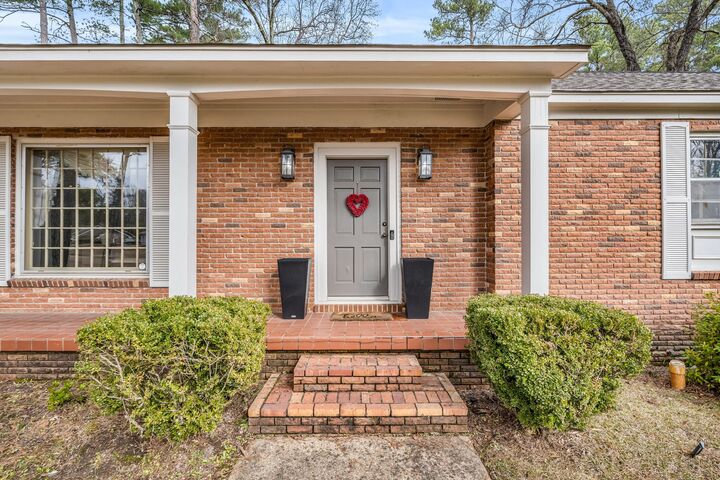 Property Photo:  803 19th Ave N  MS 39701 