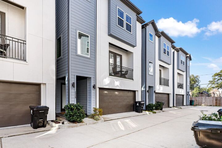 Property Photo:  1329 Buescher Drive  TX 77043 