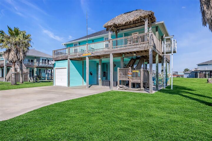 Property Photo:  940 Mary Ann  TX 77650 