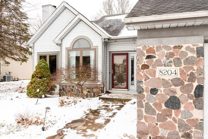Property Photo:  8204 Meadow Hills Drive  IN 46835-4737 