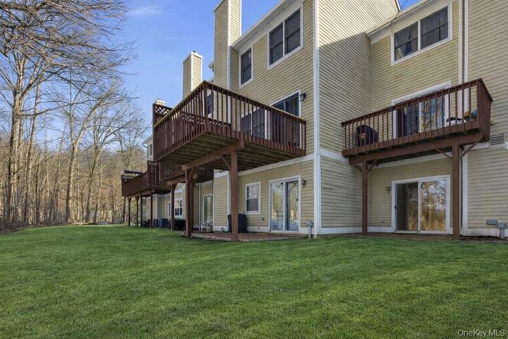 Property Photo:  305 Glenwood Drive 3-3  NY 10510 