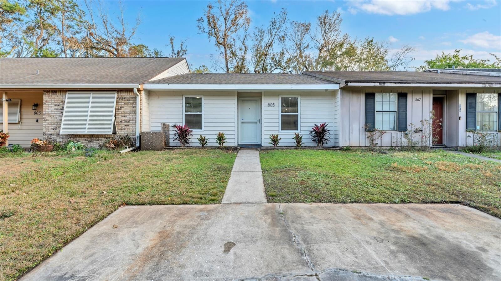 Property Photo:  805 Darby Lane  FL 34601 
