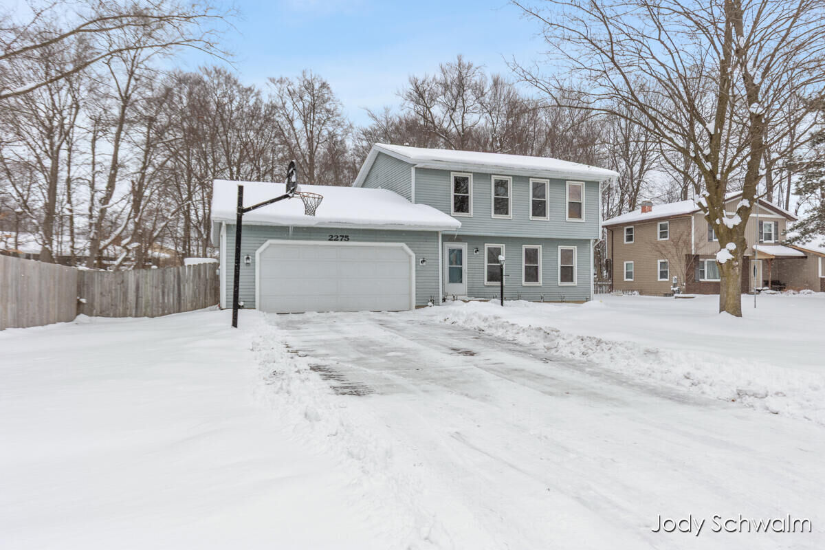 Property Photo:  2275 Embro Drive SE  MI 49508 