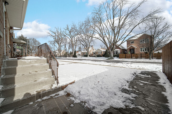 Property Photo: 3322 N Pittsburgh Avenue IL 60634