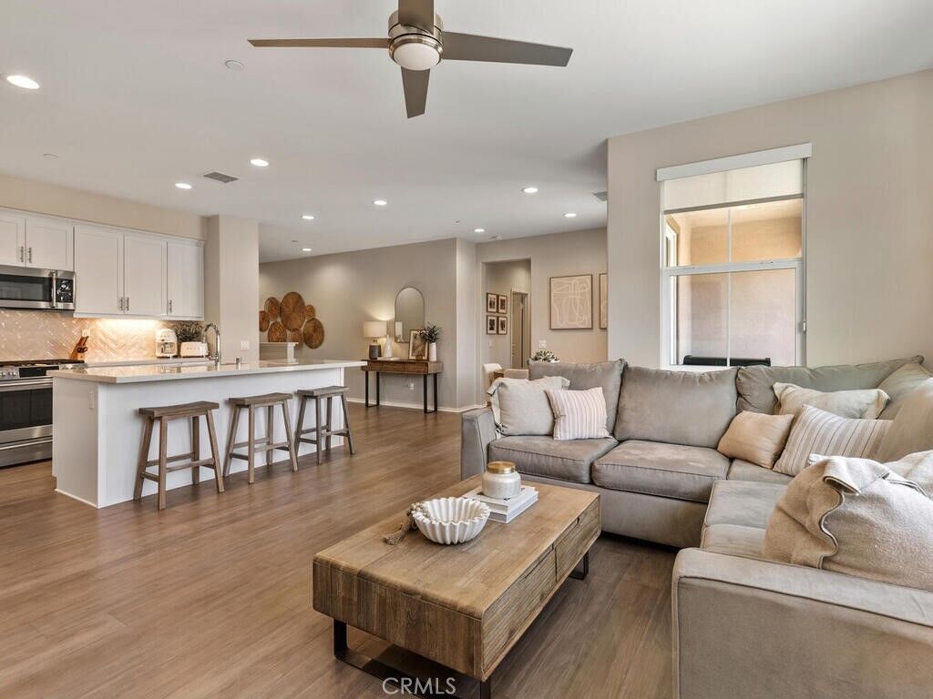 Property Photo: 45356 Via Nubes CA 92592