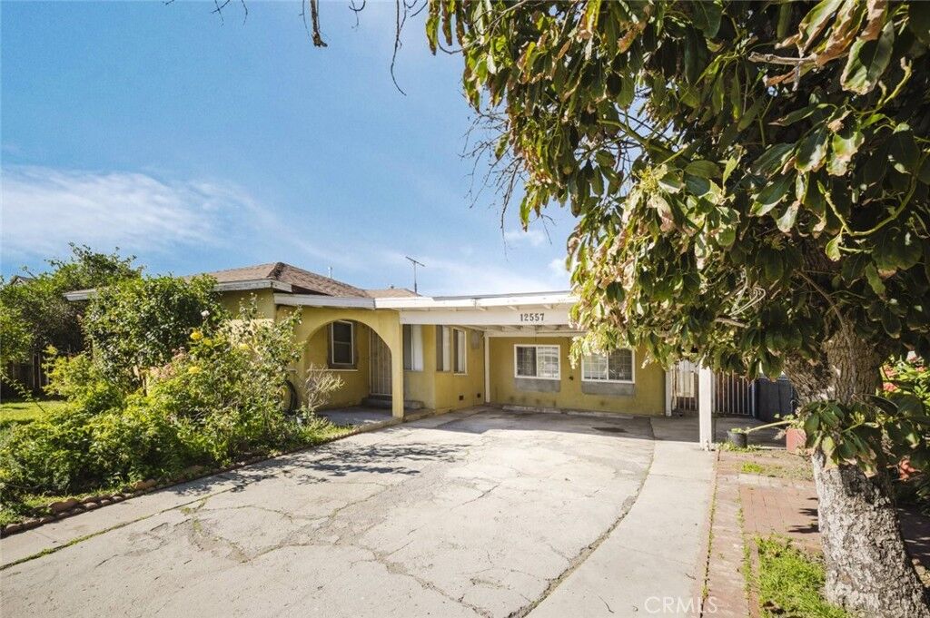 Property Photo:  12557 Debell Street  CA 91331 