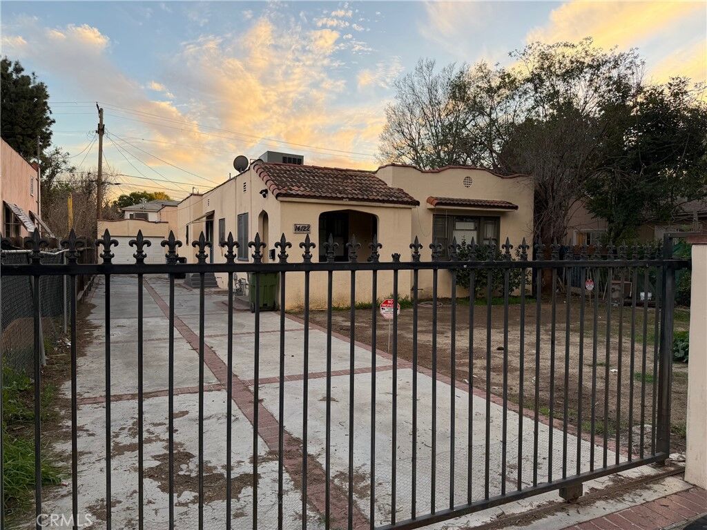 Property Photo:  14122 Friar  CA 91401 