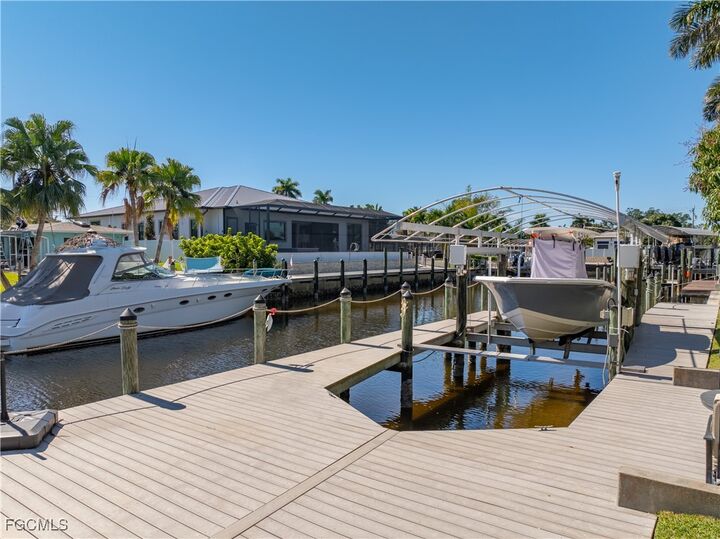 Property Photo: 1116 Lincoln Court FL 33904