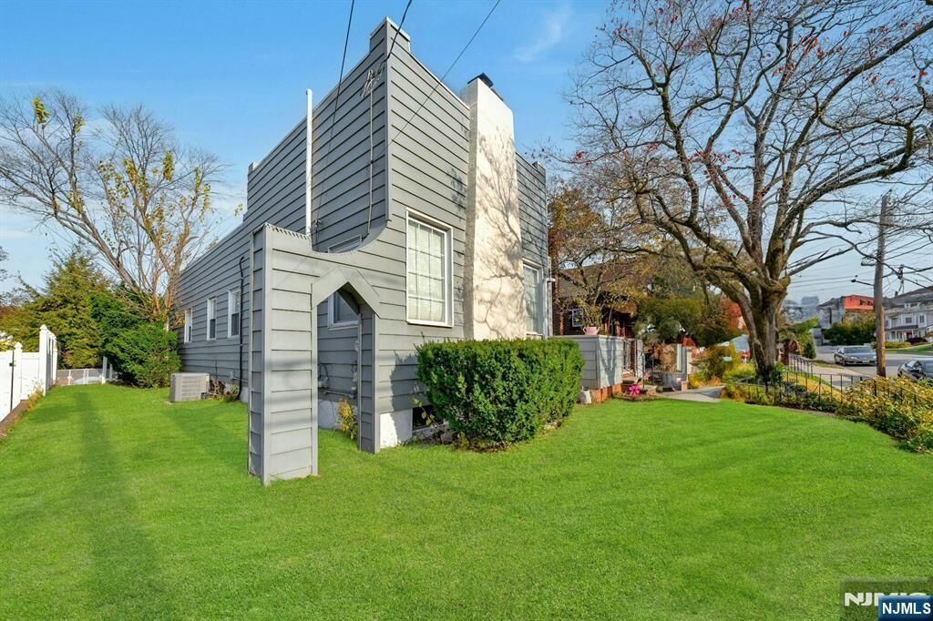 Property Photo:  229 Baldwin Avenue  NJ 07604 