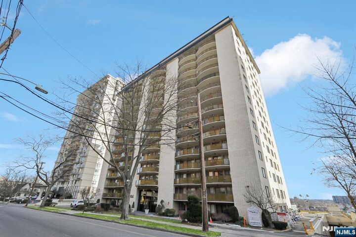 Property Photo:  150 Overlook Avenue 7F  NJ 07601 