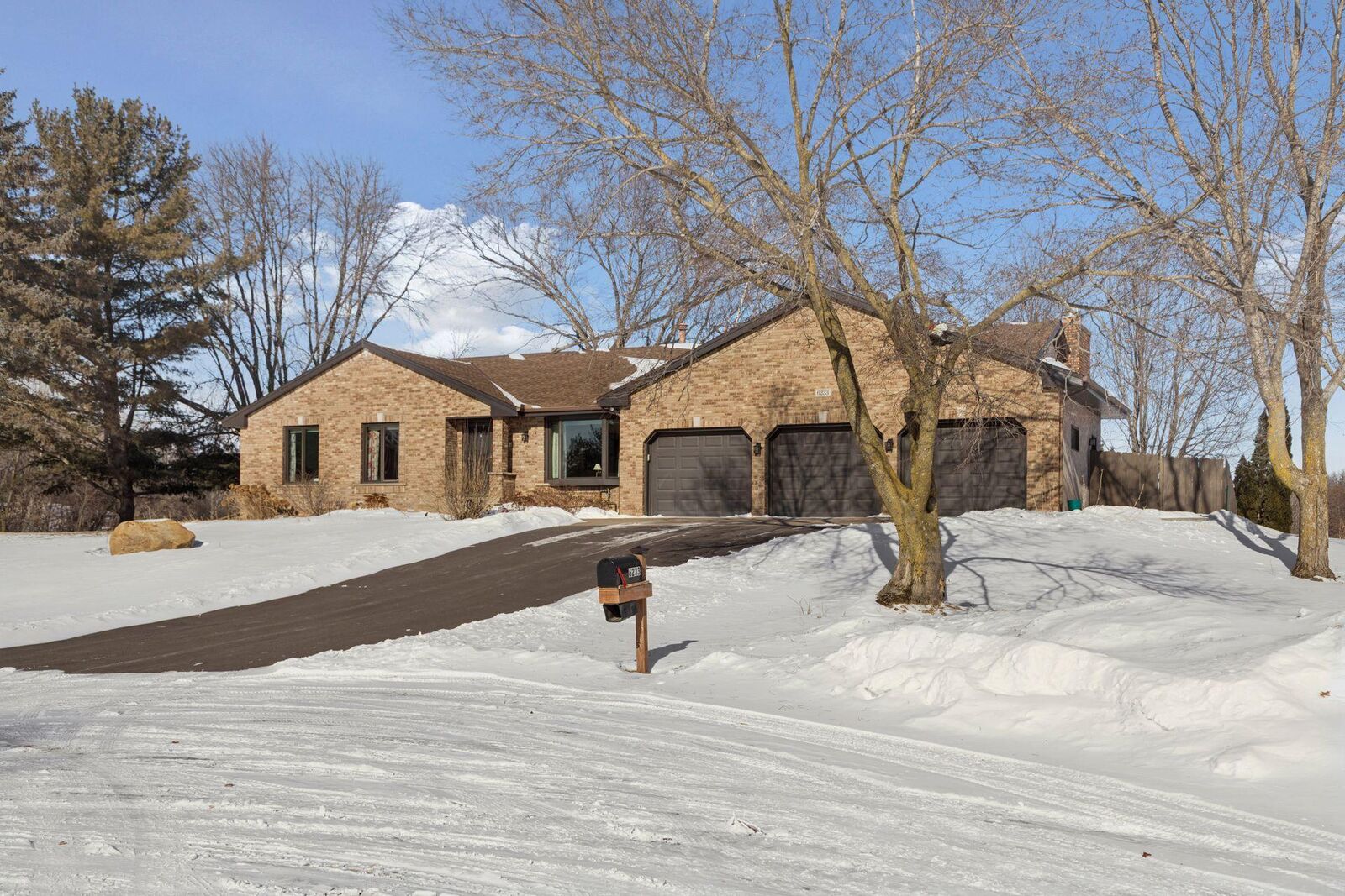 Property Photo: 6233 Kelvin Avenue N MN 55082