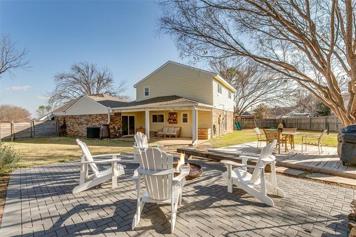 Property Photo: 1225 Sleepy Hollow Court TX 76051