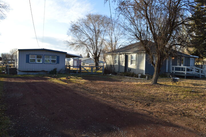 Property Photo:  2506 Homedale Road  OR 97603 