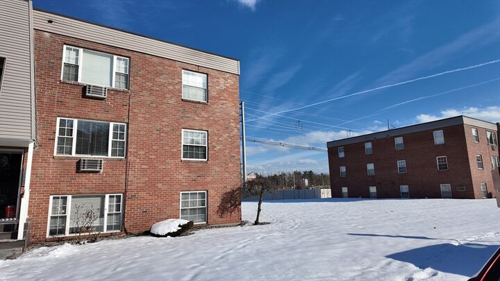 Property Photo:  99 Cluff Crossing E9  NH 03079 