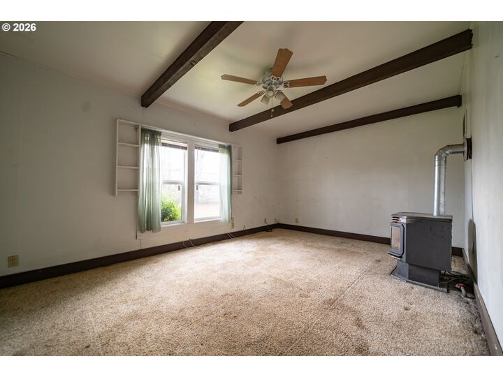 Property Photo:  435 N Peach Ave  OR 97383 