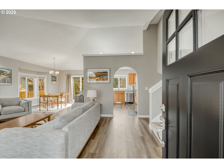 Property Photo: 274 NE Lenox St OR 97124