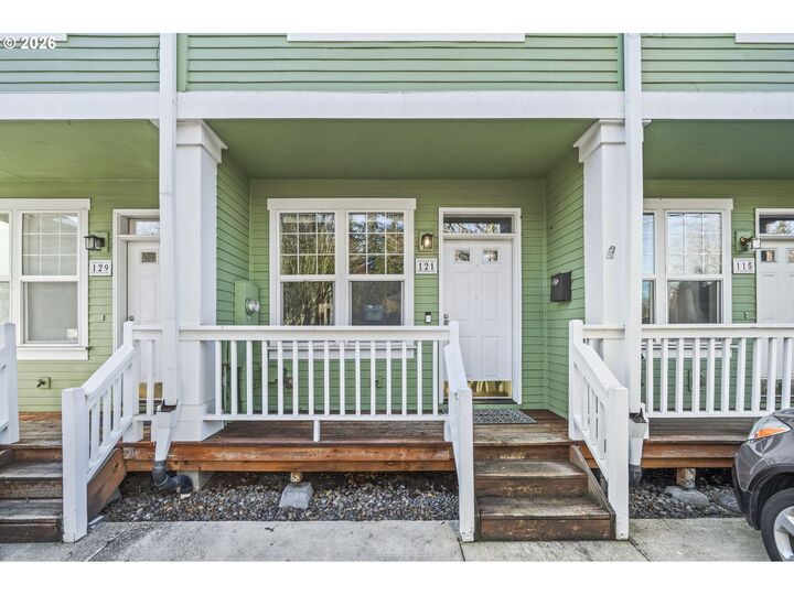 Property Photo: 121 SE 8th Ave OR 97123