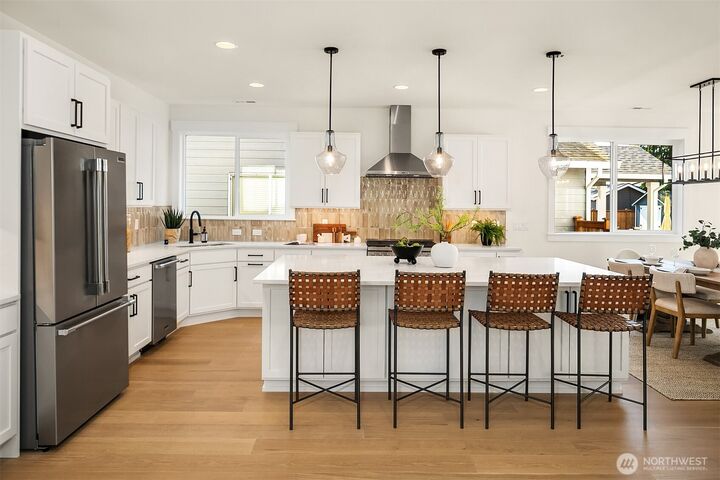 Property Photo:  805  Hoquiam Ave NE  WA 98059 