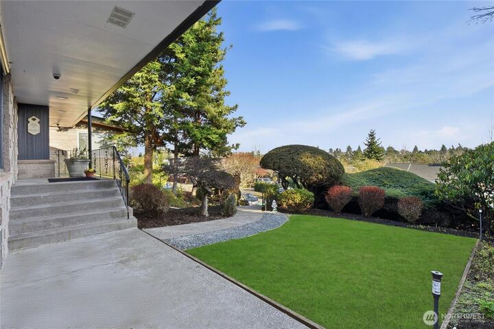 Property Photo: 5052 Pullman Avenue NE WA 98105