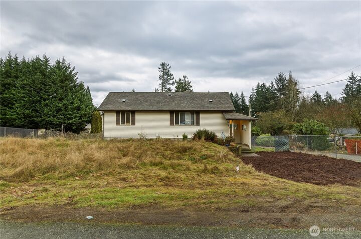 Property Photo: 22827 Meridian Avenue S WA 98021