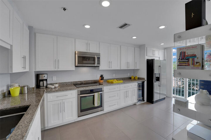 Property Photo:  4108 W Palm Aire Drive 083B  FL 33069 